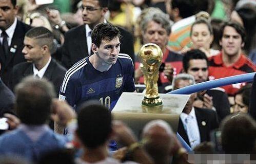 Ghost ：决赛前夜训练不顺BeryL直接走了，第二天还是夺冠了