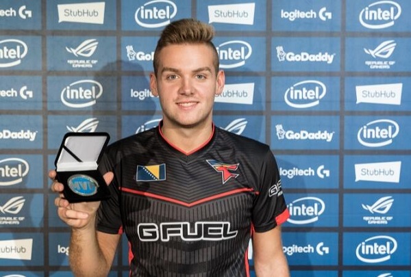 LPL夏季赛W5D3：晴天交手Yskm，Rookie对阵Scout