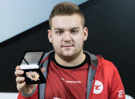 LGD发布Jinjiao离队纪念视频：祝jinjiao满怀热情奔向未来