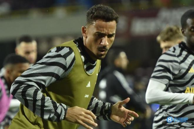 JackeyLove是本赛季伊泽瑞尔使用最多、胜率最高的选手